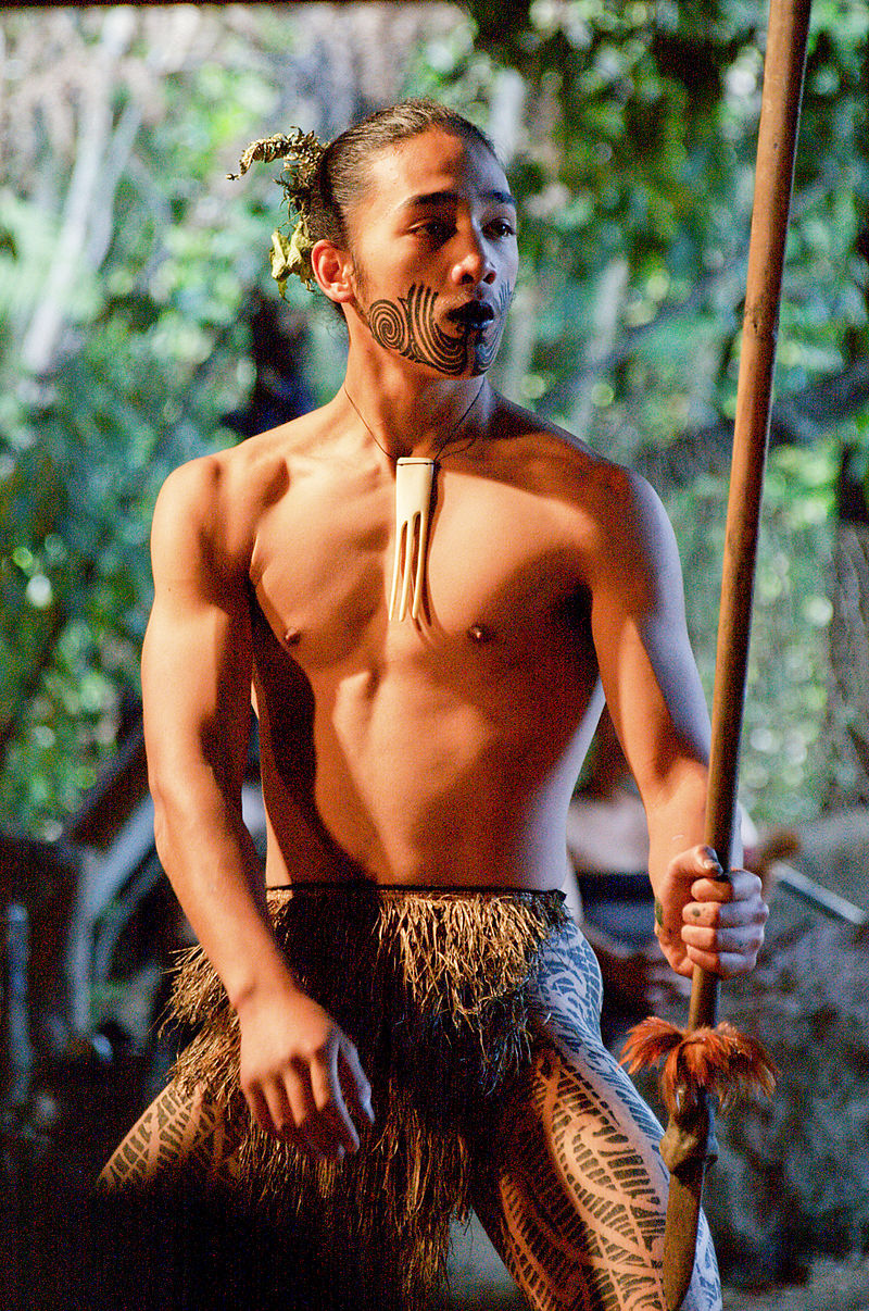 Young_Maori_man_dancing